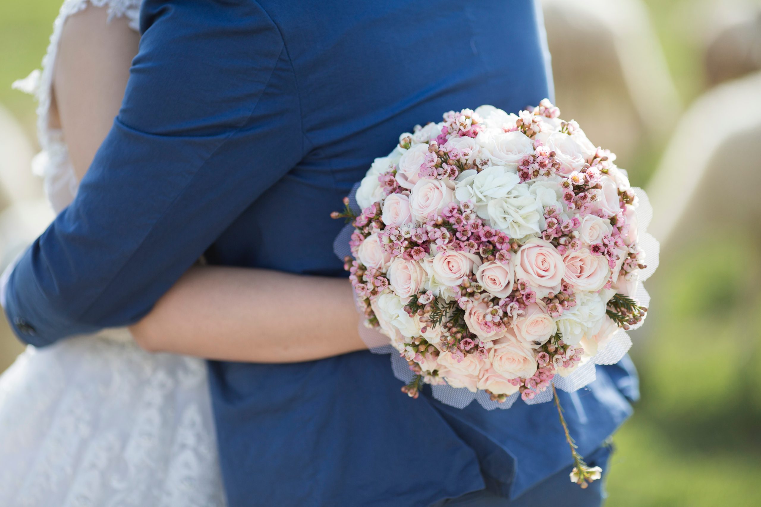 Does Catching The Bouquet Really Mean Your're Next? | Virginia Bride  Magazine